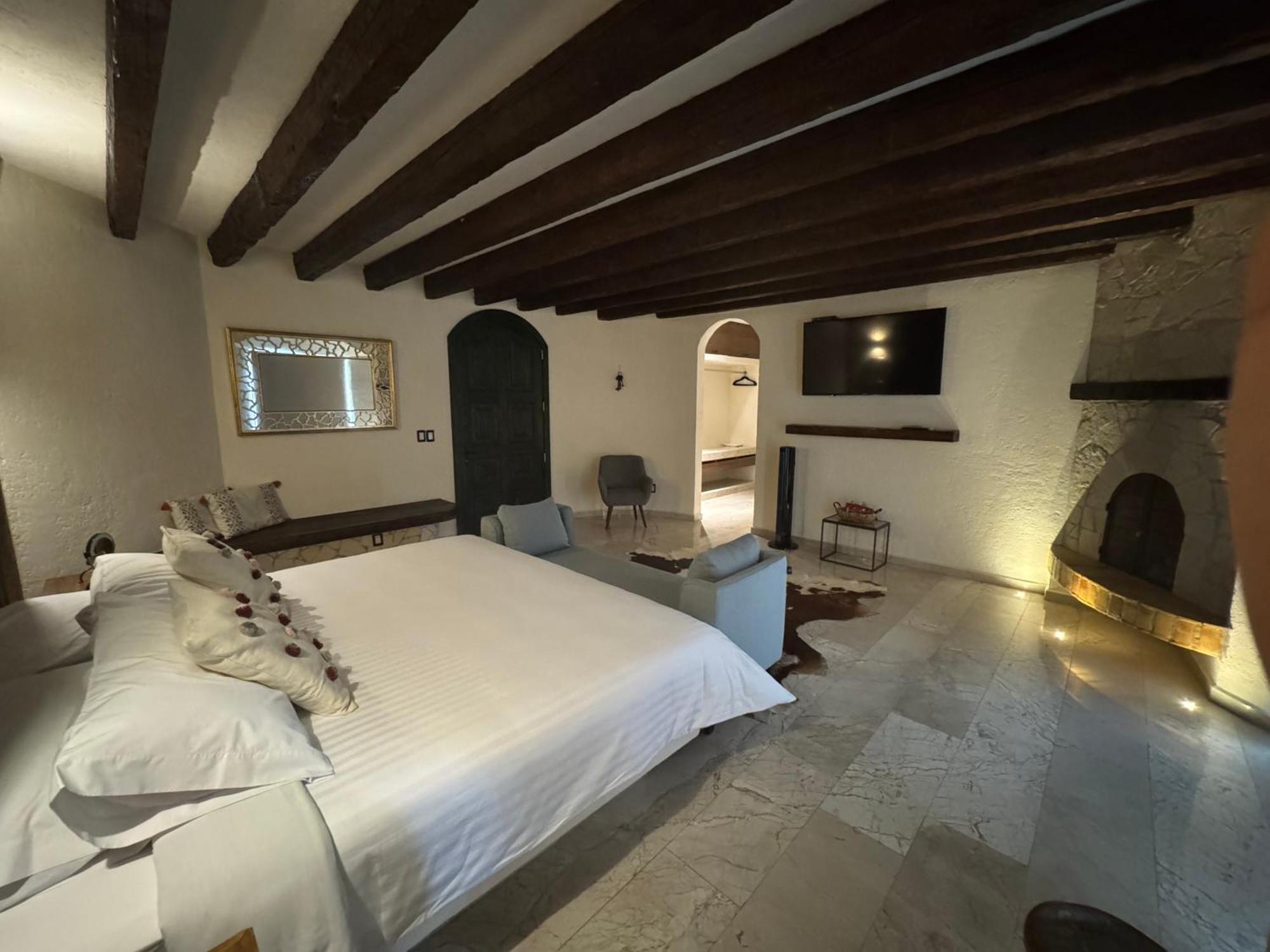 Porta Paradiso Valquirico, Albergo Boutique Santeagueda Exterior photo