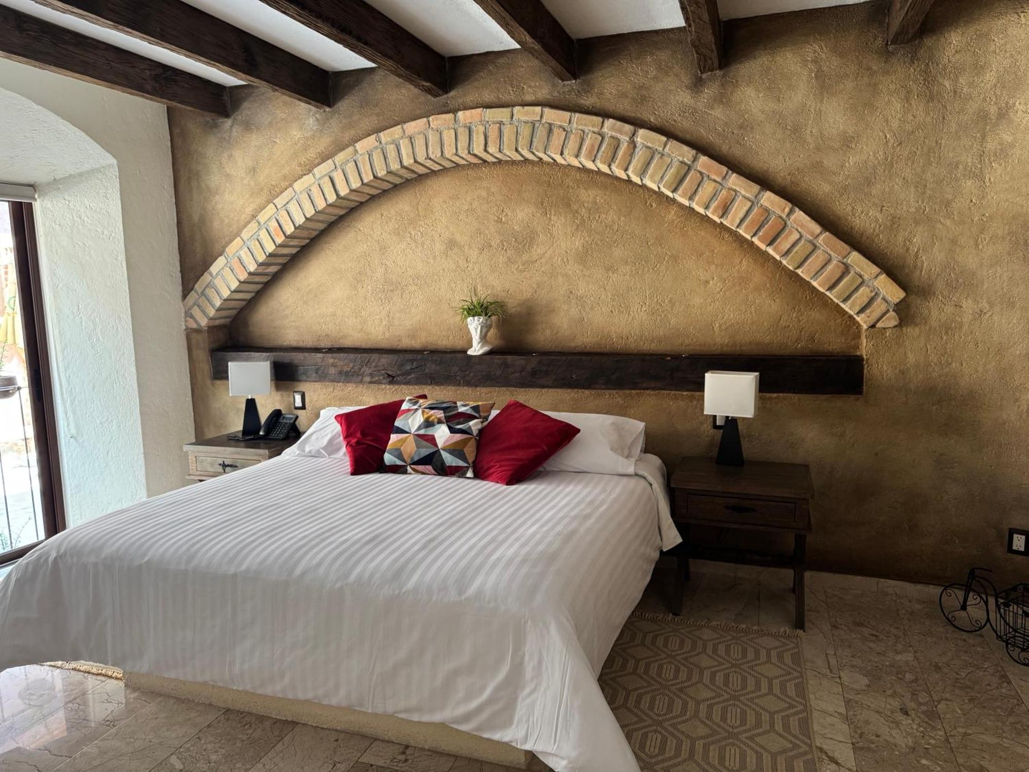 Porta Paradiso Valquirico, Albergo Boutique Santeagueda Exterior photo